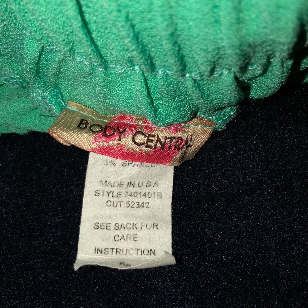 Scalloped mint green shorts - Picture 3 of 3